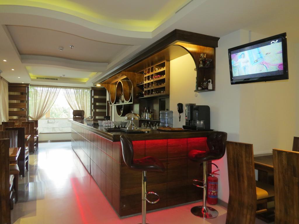 Le Noble Otel Zouk El Kharab Dış mekan fotoğraf